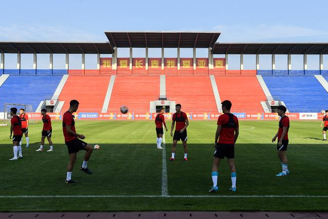 热刺有意什克，他可以替代范德文或者罗梅罗