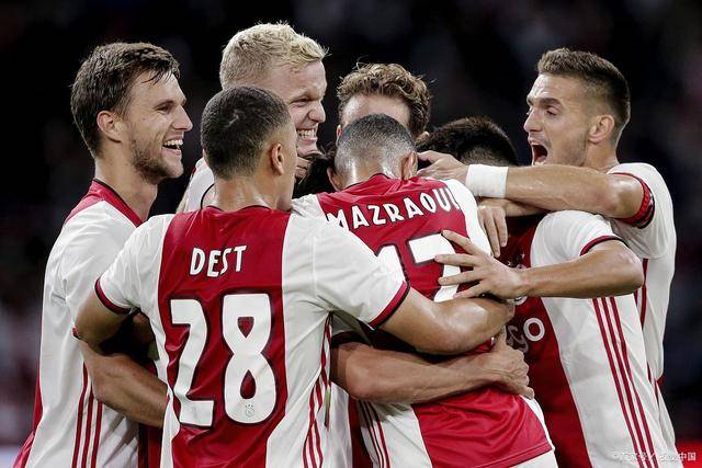 足坛射手榜C罗916球遥遥领先 梅西850球位居第二